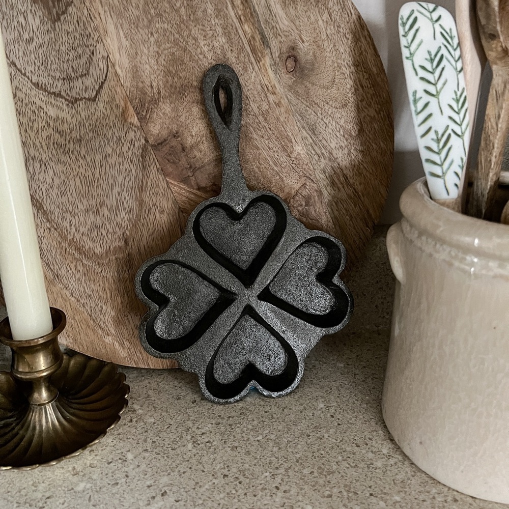 Vintage Heart Cast Iron Skillet with Handle - Valentine’s Day Decor
